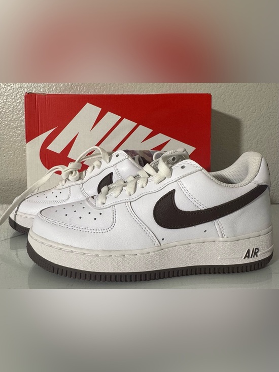 Nike Shoes - Women’s Nike Air Force in White / Chocolate Size 8